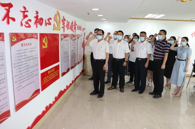 市慈善服务中心：认真组织收看中国共产党成立100周年庆祝大会2.jpg
